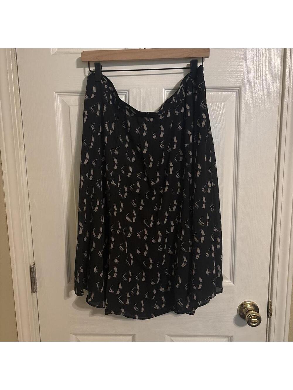 Black and grey abstract print knee length skirt